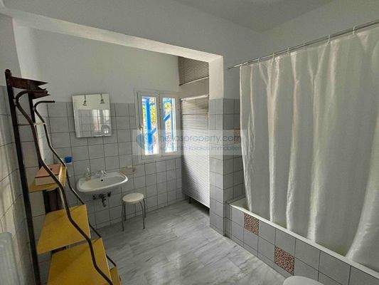 43. BATHROOM FIRST FLOOR