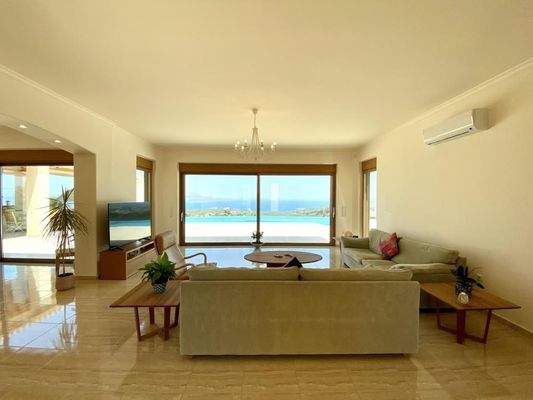 Luxusvilla zum Verkauf in Tsivaras mit Meerblick