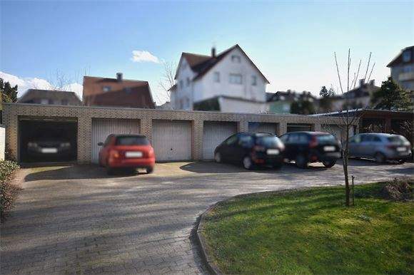 Hofbereich mit Garagen