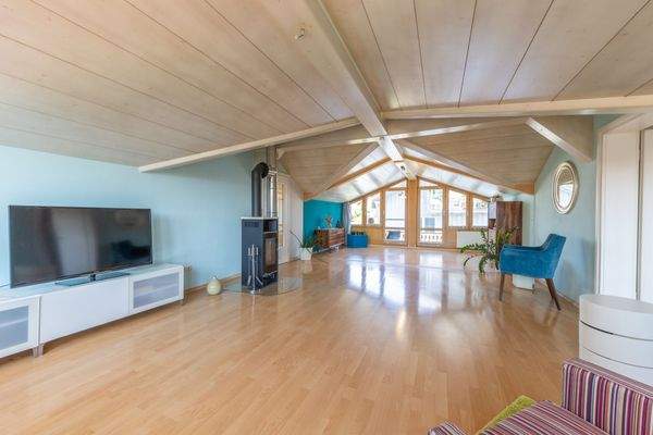 Großes, klimatisiertes Wohn-/Esszimmer