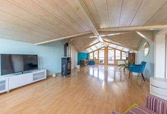 Großes, klimatisiertes Wohn-/Esszimmer