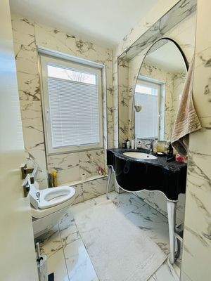 Gäste WC mit Dusche unten