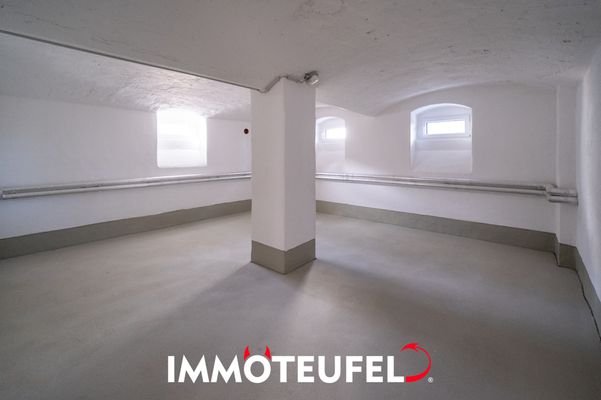 großer Kellerabteil 