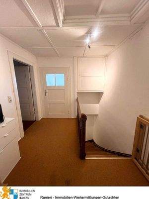 1. Obergeschoss-re. - Wohnungseingang