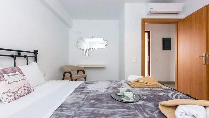 Kreta, Kirianna: Geräumige Villa mit Pool und Dachterrasse zu verkaufen