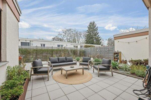 Terrasse Möbel KI generiert