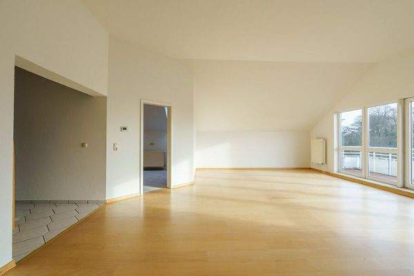 Ansicht Wohnzimmer mit Zugang zur Küche