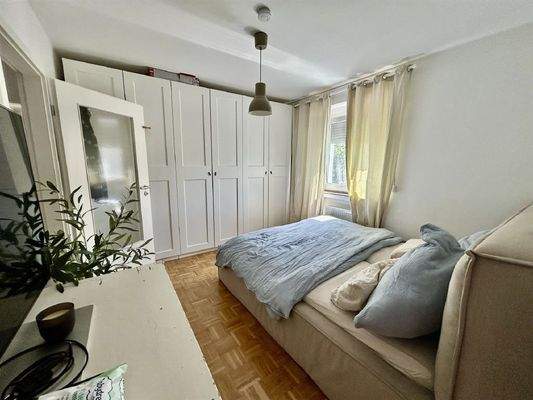 Schlafzimmer mit Staufläche