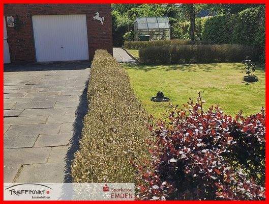 Garage und Vorgarten