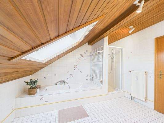 Bad mir Badewanne und Dusche