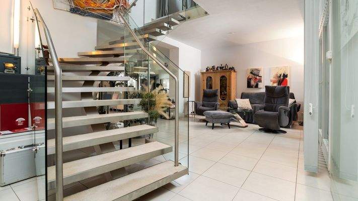 Von Vorraum in den großzügigen Wohnbereich