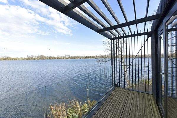 Luxus 4-Personen-Ferienhaus direkt am Wasser im Roompot Lakeside Resort Brielle mit 2 Schlafzimmern und 2 ensuite Badezimmern019