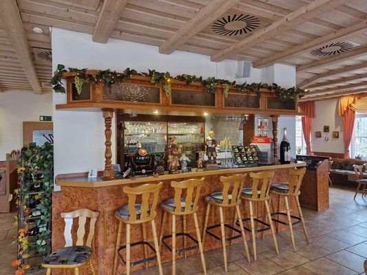 Gastraum mit Theke