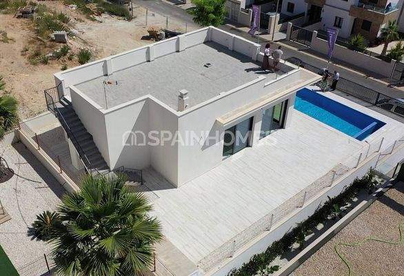Modern Detached House with Pool and Mountain Views in Polop