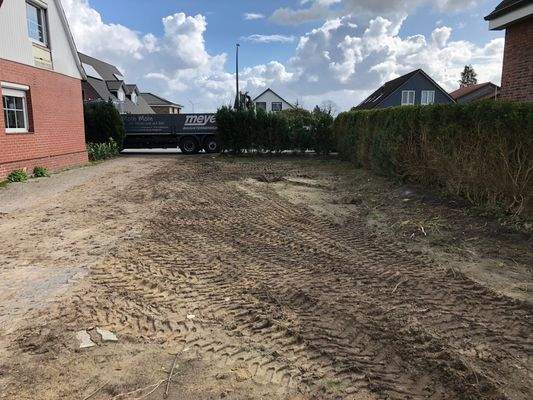 Grundstück Neubau Blick zur Straße.jpg