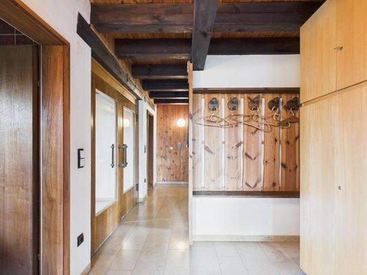 Praktische Garderobe mit Einbauschrank