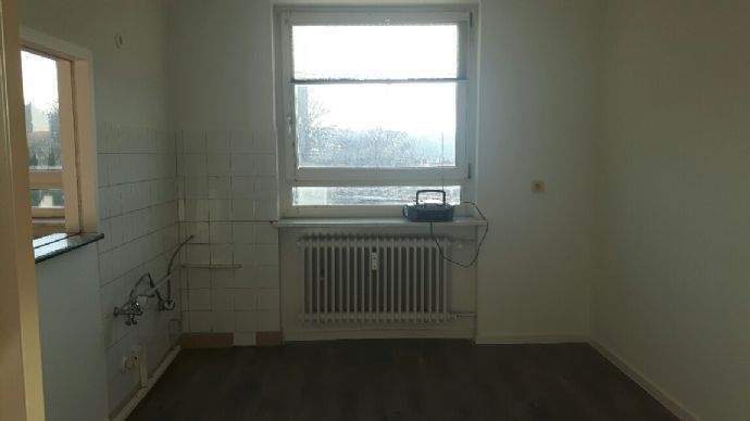 Küche mit Durchreiche