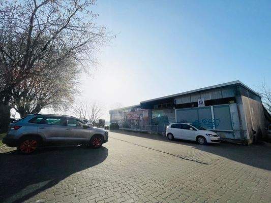 Stellplätze für die Gewerbehalle