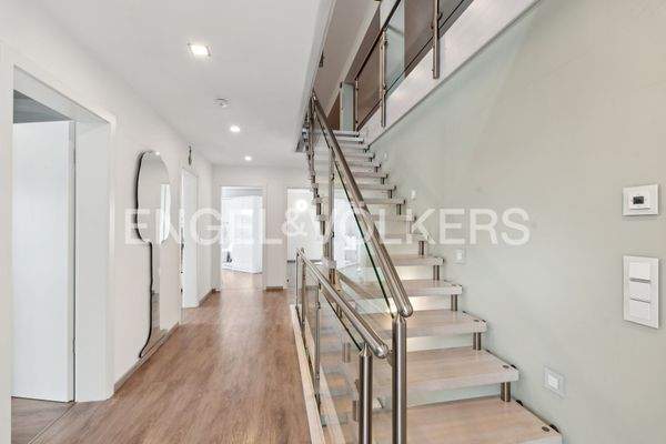 EV - Heller Flur im Obergeschoss