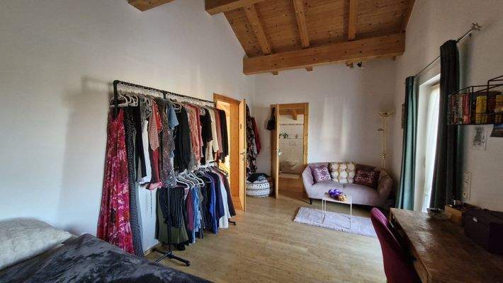 Schlafzimmer mit Bad OG