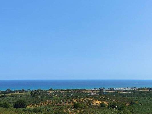 Kreta, Georgioupoli: Premium-Grundstück mit fertiger Lizenz in der Nähe des Dorfes zu verkaufen