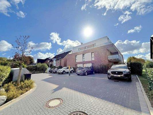 eigener Pkw-Stellplatz