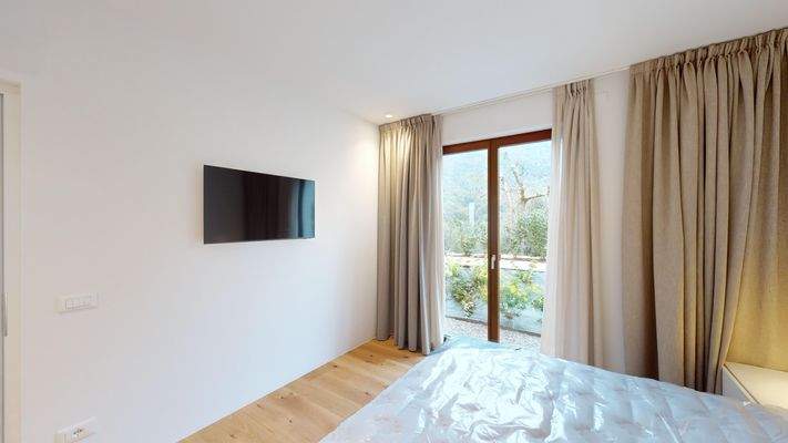 DD-066-16-Villa-con-piscina-e-vista-lago-10292024_