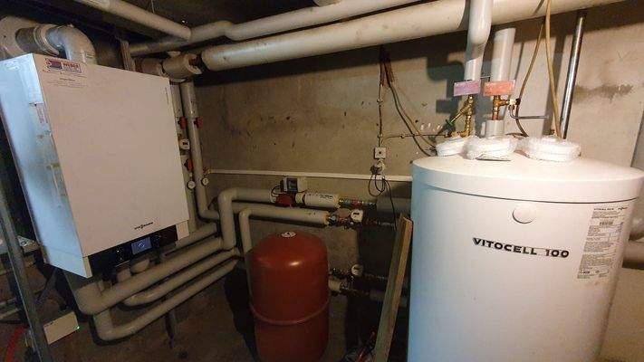 Gasheizung + Warmwasserboiler UG