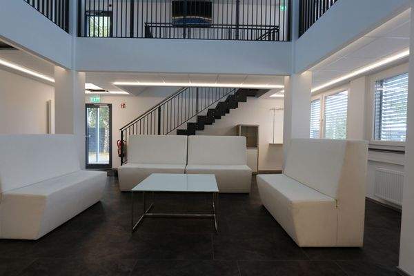 stylisches Foyer im Bürogebäude