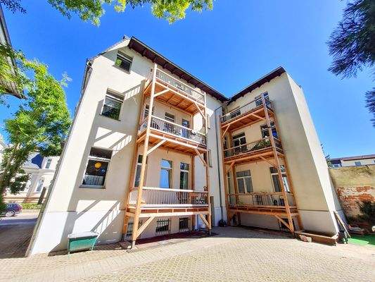 Rückansicht / Neue Balkonanlage