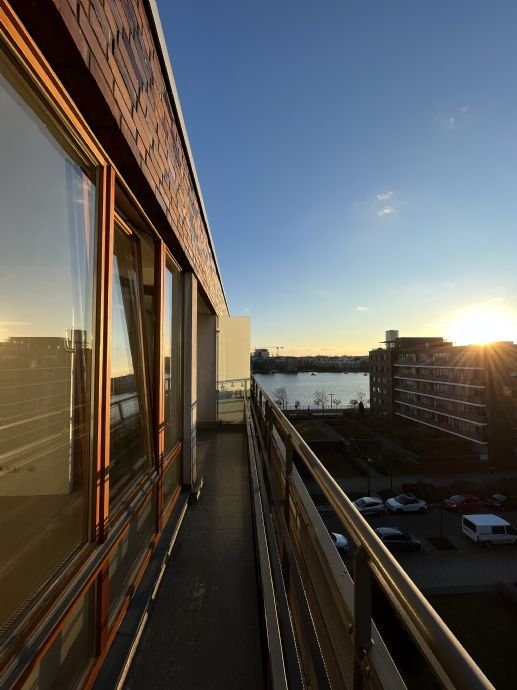 Mitten in der Stadt - dennoch ruhig am Wasser - 3 Zimmer im Dachgeschoss mit Loggia - sofort bezugsfrei