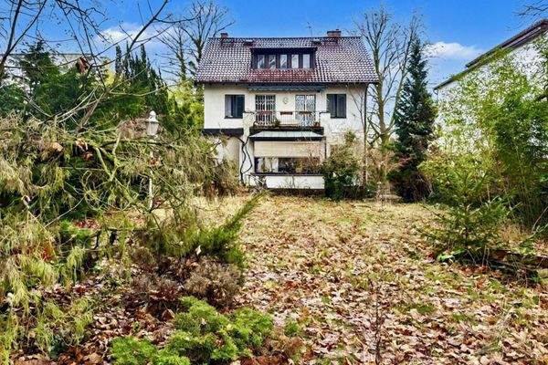 Grundstück mit Altbestand