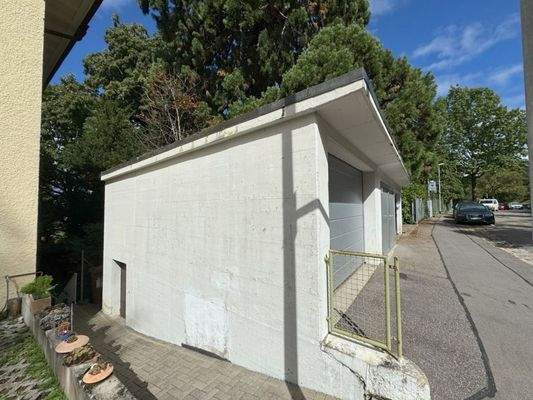 Einzelgarage-mit-Schlupfkeller