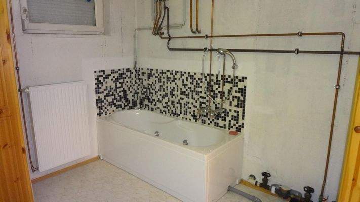 Badewanne im Keller