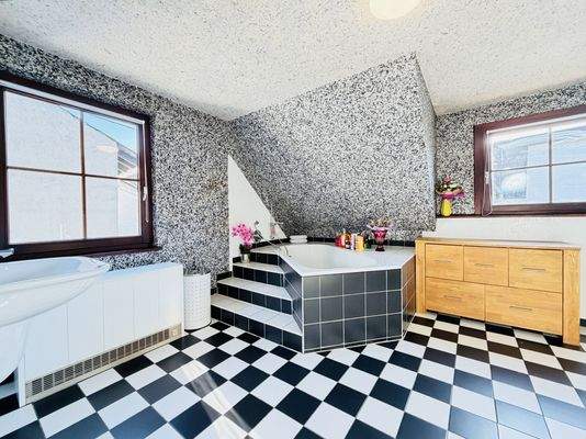 Einheit Dachgeschoss Bad