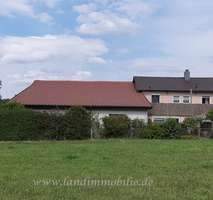 Wohnhaus mit Nebengebäude