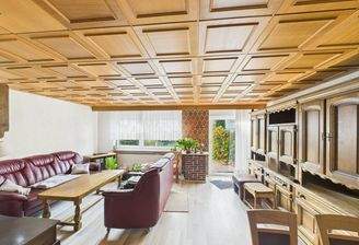 Wohnzimmer mit Blick nach außen