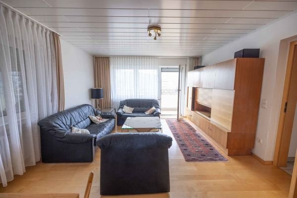 Grosses helles Wohnzimmer