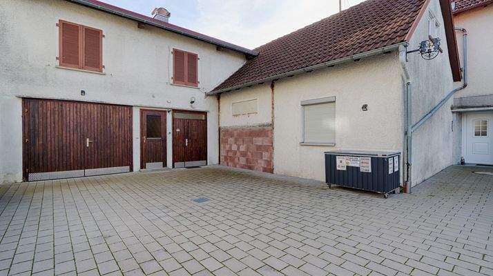 Hausfront ELW &amp; Garage