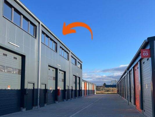 Eingangstuere und Rolltor als Eingang (3)