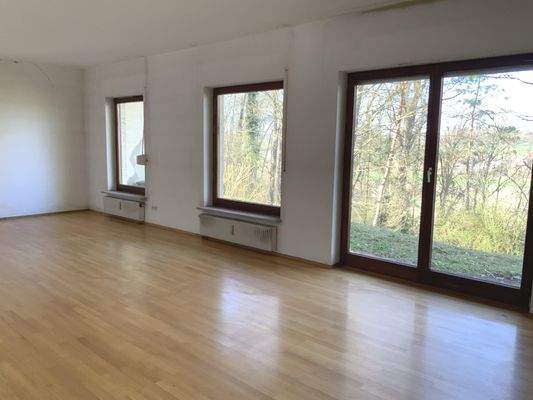 UG: Hobbyraum mit Ausgang in den Garten