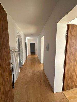 Flur (Türen werden in weiß getauscht)