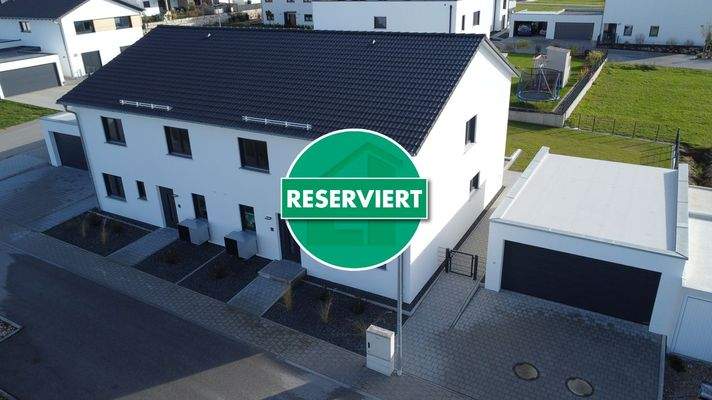 Haushälfte mit Doppelgarage