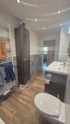 Bad mit Badewanne/WC