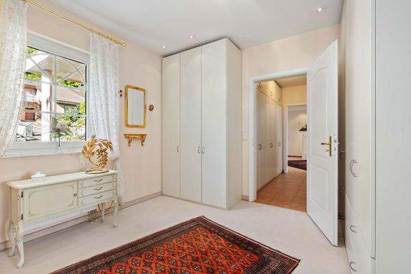 Stilvolle Ankleide angrenzend an das Hauptschlafzimmer