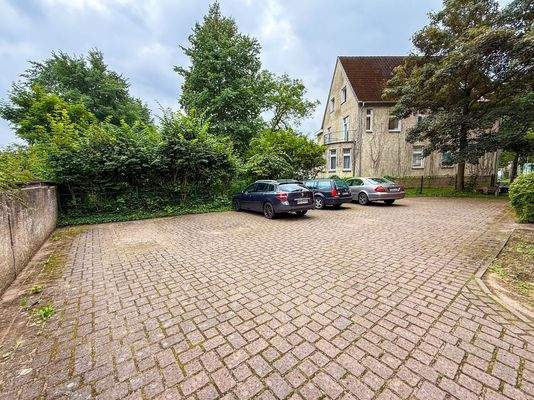 Gemeinschaftlicher PKW Stellplatz 