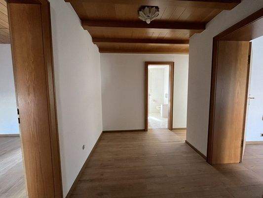 Haus-Gießen-Marburger-Straße-30-50120-001-WE01-Flu