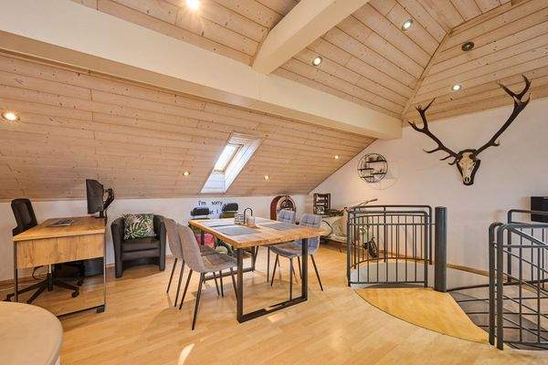 Arbeits- und Essbereich