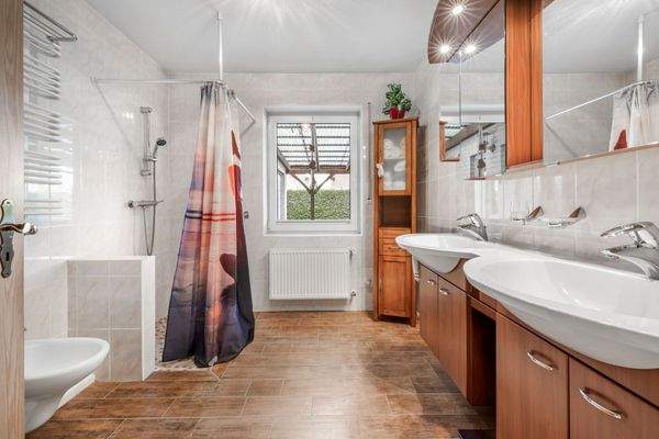 Tageslichtbad Erdgeschoss