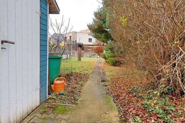 Garten mit Gerätehaus